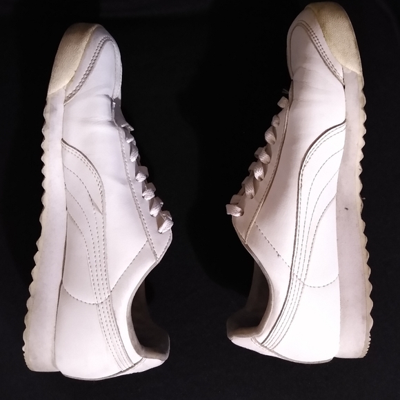 Puma White Sports Athletic Women's or Girl's Shoes Size 6 -- Final Price - Picture 8 of 8